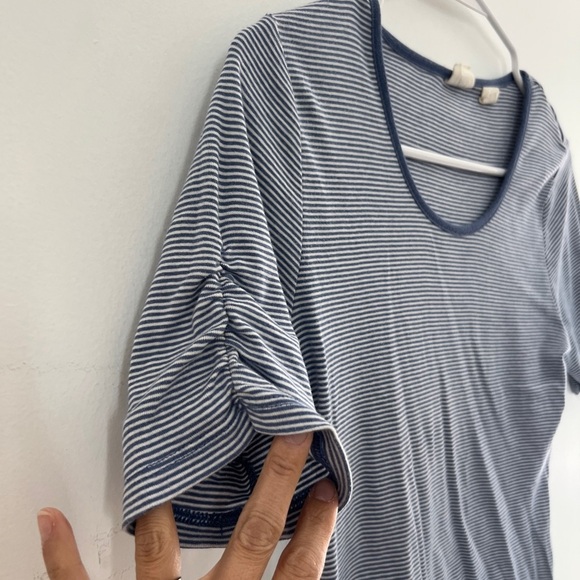 Levi's blue and White Striped Short Sleeve Tee - Picture 3 of 4